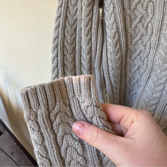 Vintage sage green Cable Knit Sweater - Picture 8 of 8